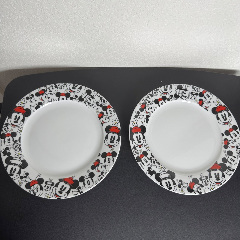 Disney Dinner Plates 10.5in White Minnie Mouse All Over Print Set of 2